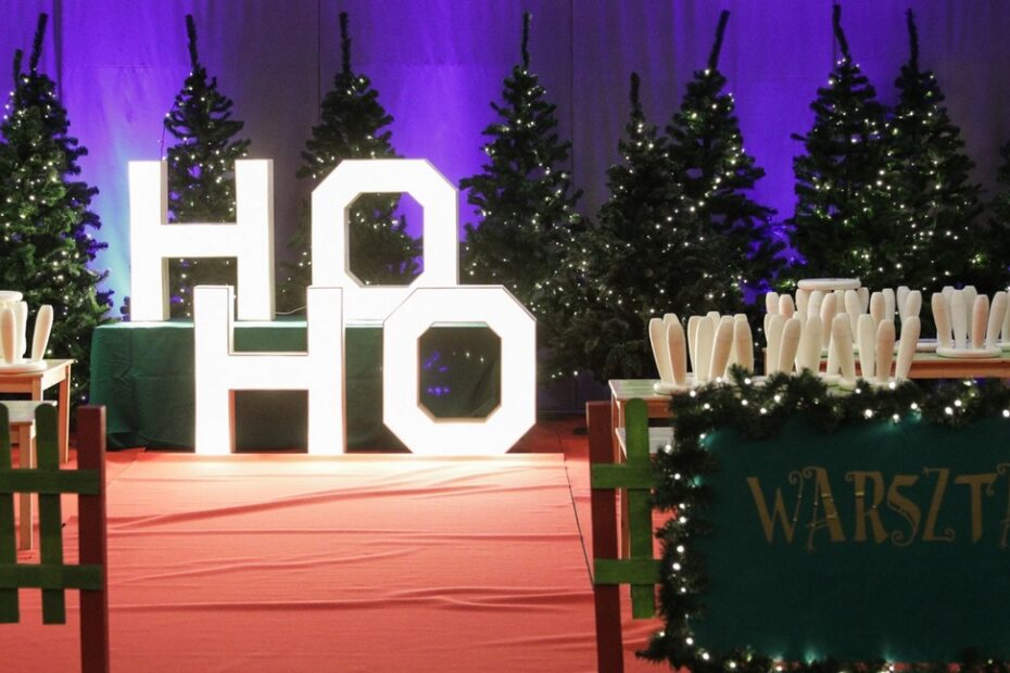 Wielka Fabryka Elfów z napisem "HO HO"