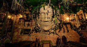 Alahamora - dekoracje restauracji w Gliwicach