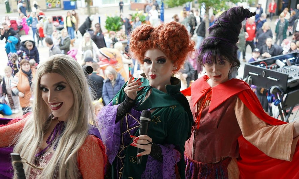 3 cosplayerki przebrane za czarownice