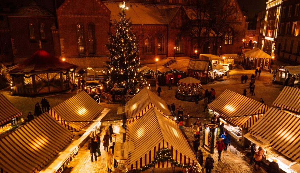 Poznaj najpiękniejsze jarmarki bożonarodzeniowe 2025 w Polsce i zaplanuj wycieczkę